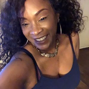 Meet your Posher, Charmale